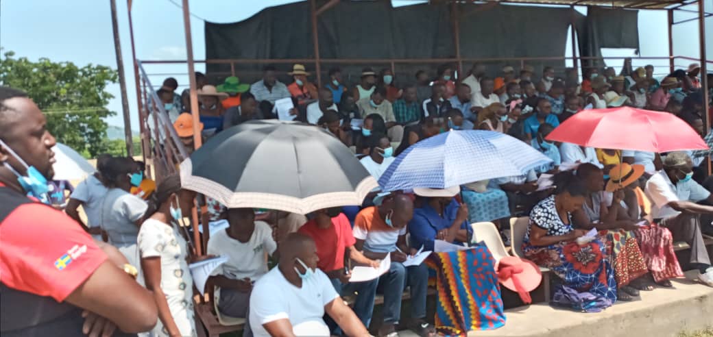 NAYOZimbabwe's tweet photo. Today hundreds of people showed up to participate in the #PVOAmendmentBill public hearings in Kariba. Nyamhunga Stadium packed! Citizens are in agreement against the passing of the bill.
#stopthepvobill https://t.co/jXKJDlINeW