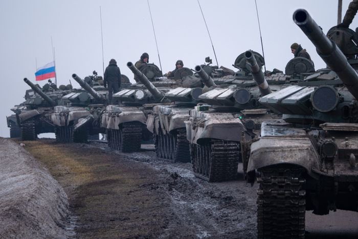 #ГероиZ Наши воины шаг за шагом, километр за километром зачищают украинскую землю от адептов националистической идеи, сформировавшейся и поразившей территорию братского государства facebook.com/14922523243508…
#Минобороны #АрмияРоссии #КраснаяЗвезда
