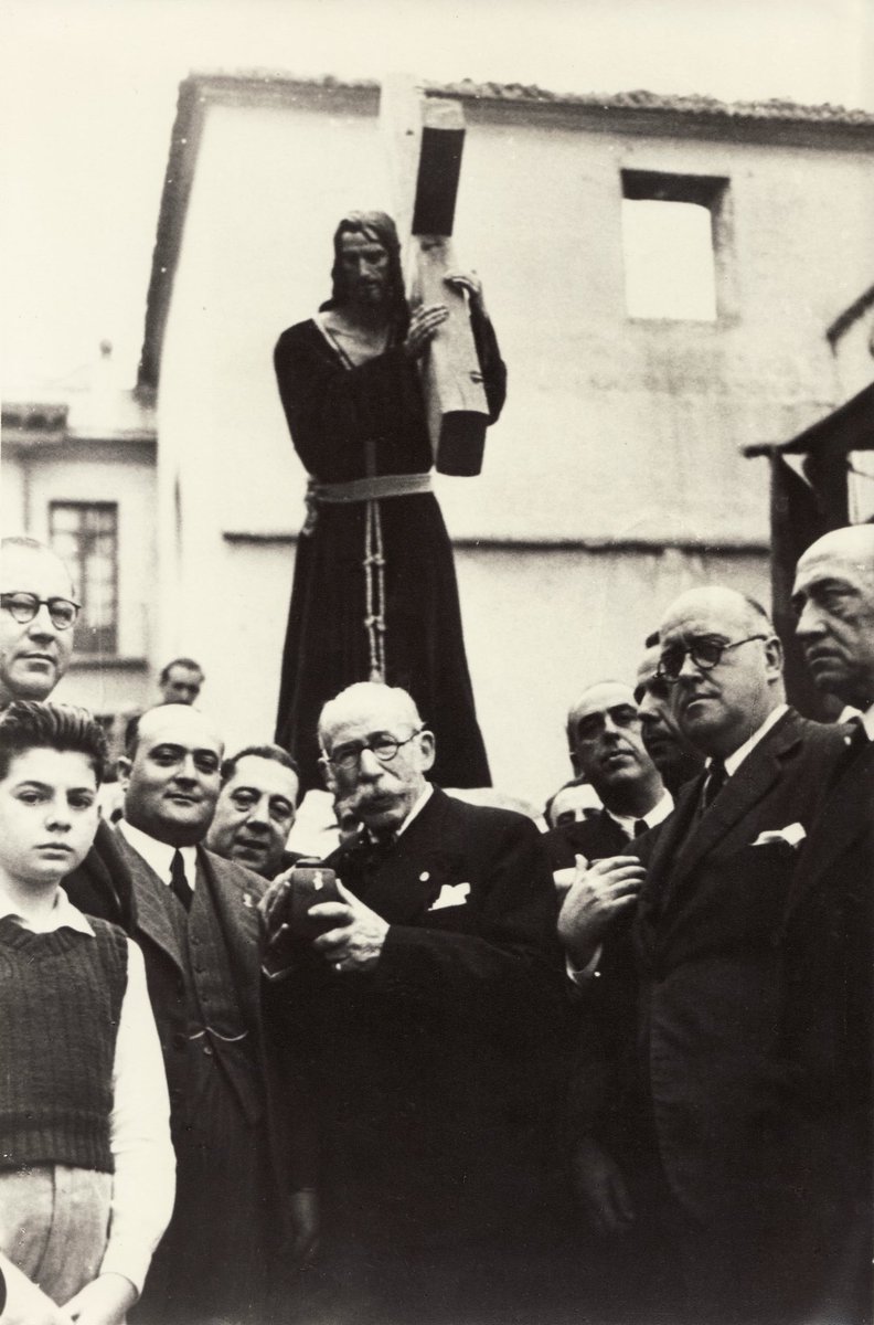 pasoyesperanza's tweet photo. [💭TAL DÍA COMO HOY] En el año 1940, la actual Imagen del Dulce Nombre de Jesús Nazareno del Paso llegaba a Málaga. #CofradíasMLG https://t.co/AkvRusj6lC