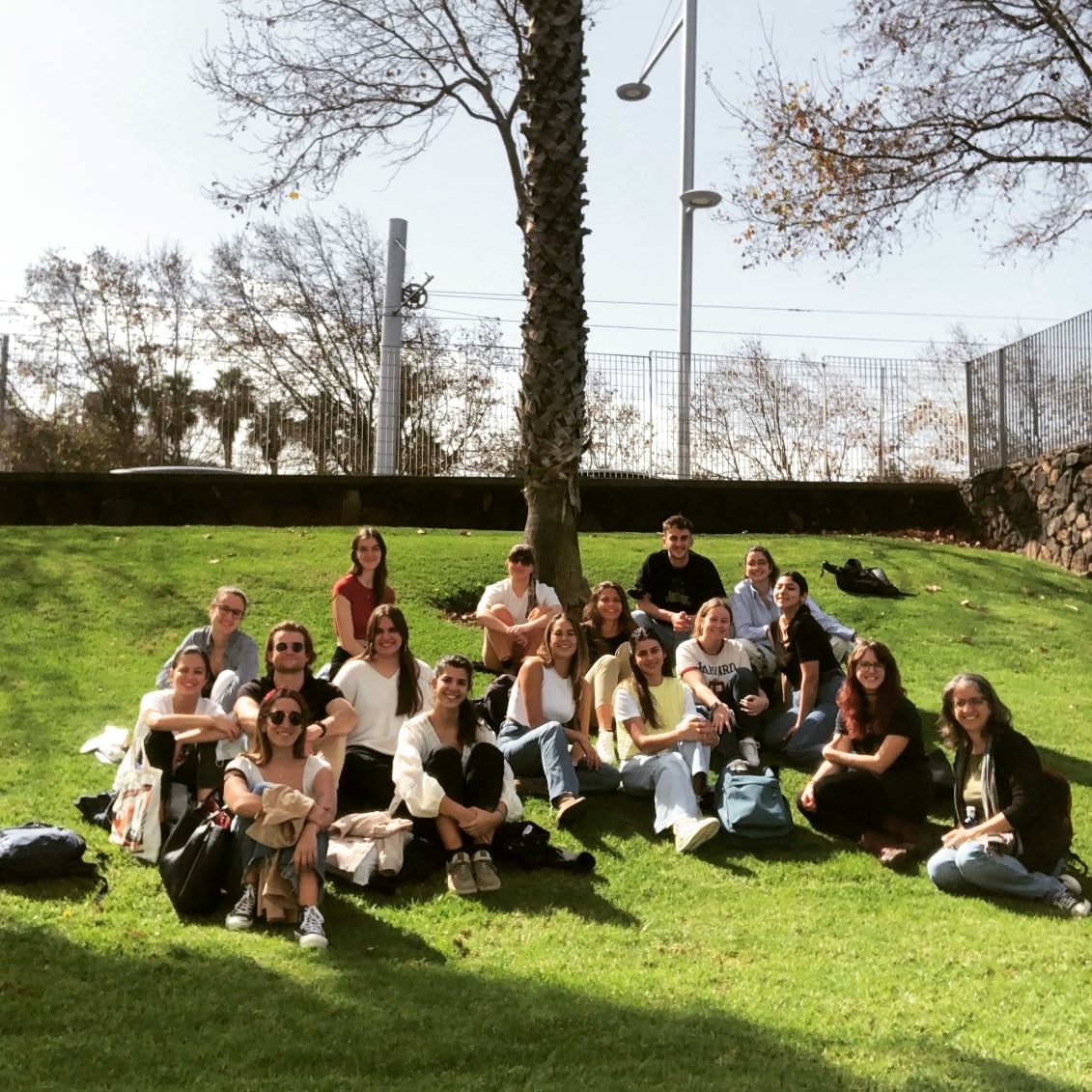 MIC_ULL's tweet photo. En el MIC sabemos disfrutar del buen tiempo de la isla. Hace unas semanas nuestra docente, Michelle Hoff, impartió un seminario sobre AIIC. Tras esta sesión de duro trabajo, disfrutaron del sol canario. 🌞
#1nt #terp #yosoymic #micull https://t.co/GI9ND2hlaQ