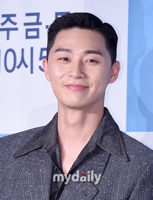 Setelah sembuh dari COVID-19, #ParkSeoJoon kemarin terbang ke Hungaria untu...