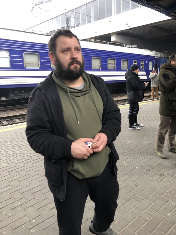 visegrad24's tweet image. A Ukrainian father’s tears...

Alexander said farewell to his family at the Kyiv railway station. 

They’re going to relative safety in Lviv, he’s staying to fight the Russians. 

He wouldn’t let go of a toy ambulance his 8 year old son gave him as he put them on the train. 

🇺🇦