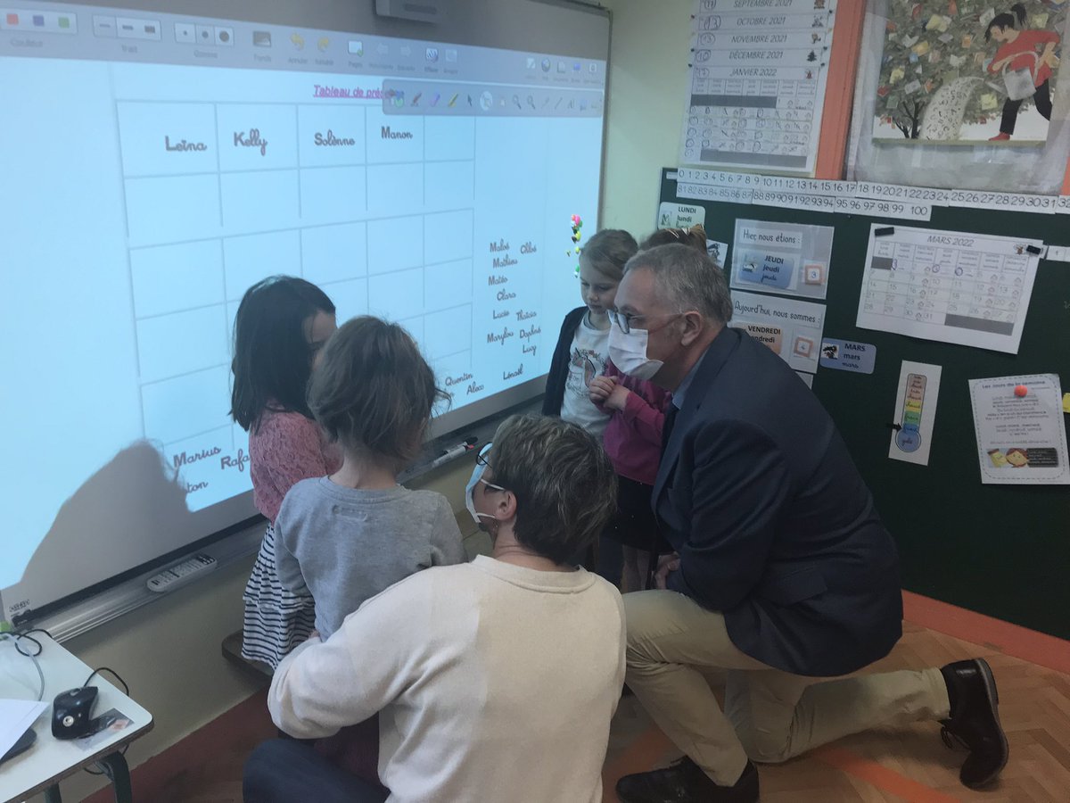 61Ien's tweet photo. Utilisation du VPI en GS à l’école de Moulins-la-Marche: tableau de présence. Manipulation des souris de codage. Félicitations aux élèves et à Mme Mourocq. #Orne #enir https://t.co/uoXVraNcyG
