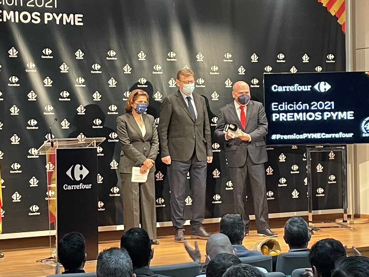 CEV_CV's tweet photo. 🍫🥩@CarrefourES cumple 45 años en la Comunitat y lo celebra con otra edición de sus Premios en la sede de #CEV. Enhorabuena a las dos #pymes premiadas 👏🏻

#PremiosPYMECarrefour https://t.co/He6orsvQB8