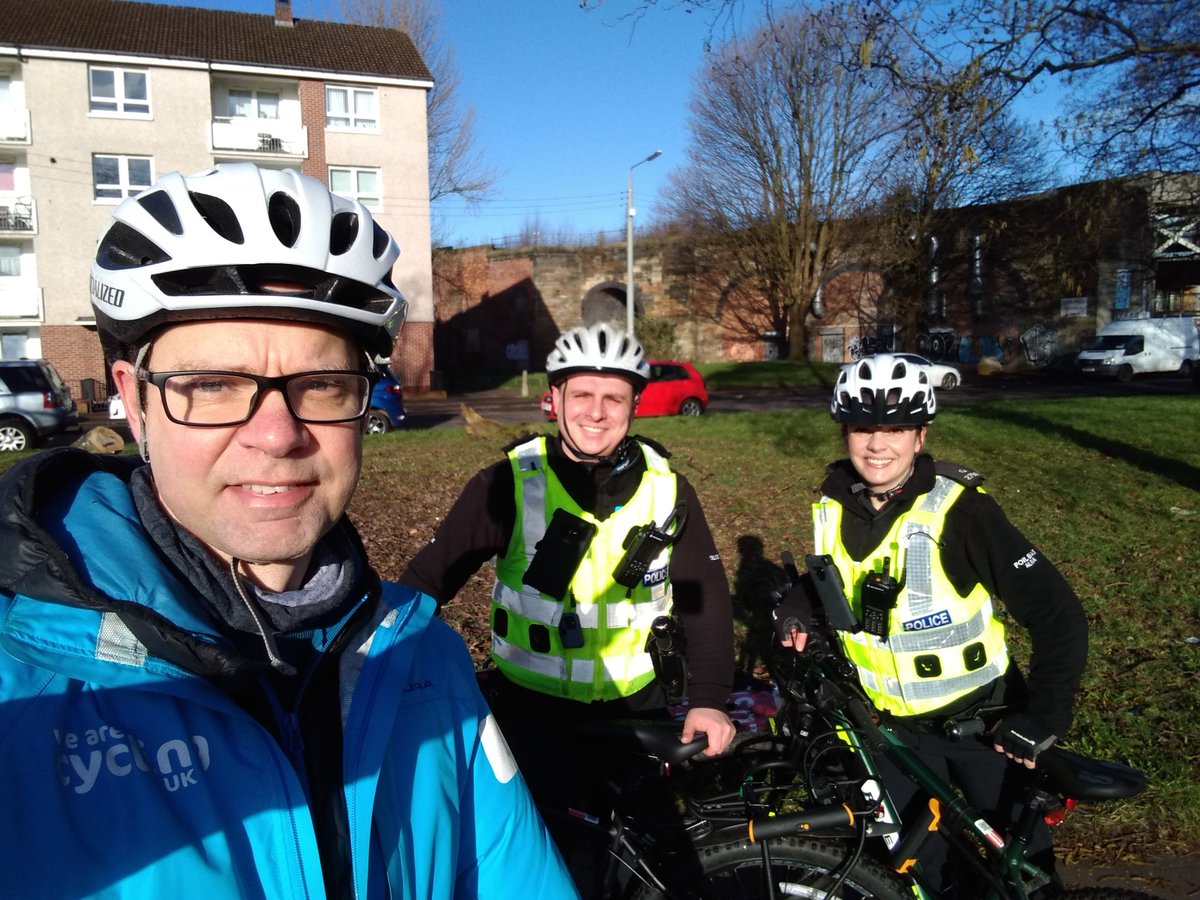 Great to meet Ross & Christina from @GlasgowSEPolice on their bikes today in #Glasgow. They had been helping children in @BikeBusShaw cycle to school safely.  Thank you.