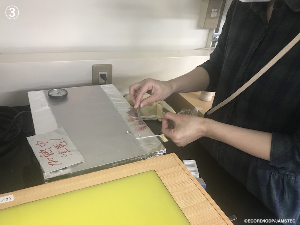 Chikyu_JAMSTEC's tweet image. This shows the core-splitter cutting a cylindrical #coresample in half lengthwise; a bit hard to see from this angle. Split cores that have been analyzed are stored in D-tubes. Creating a smear slide for core description requires dexterity &amp;amp; concentration.