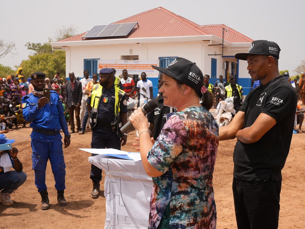 OIMGuinee's tweet photo. Inauguration à Noumoudjila par M. le Ministre de la Sécurité Gén. Bachir Diallo et @FonsecaIOM Cheffe Mission @OIMGuinee du 9e poste #frontière construit par le projet «Renforcement des capacités de gestion des frontières et des #migrations en #Guinee» financé par #KOICA @GouvGN https://t.co/1UqK0GbUOZ