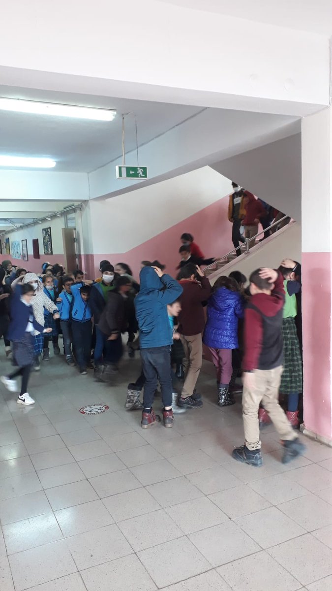 ImkbSar's tweet photo. Okulumuzda Deprem Anı ve tahliye tatbikatı gerçekleştirildi @bingolmem @RahmiGuney https://t.co/wVbNOLJFLN