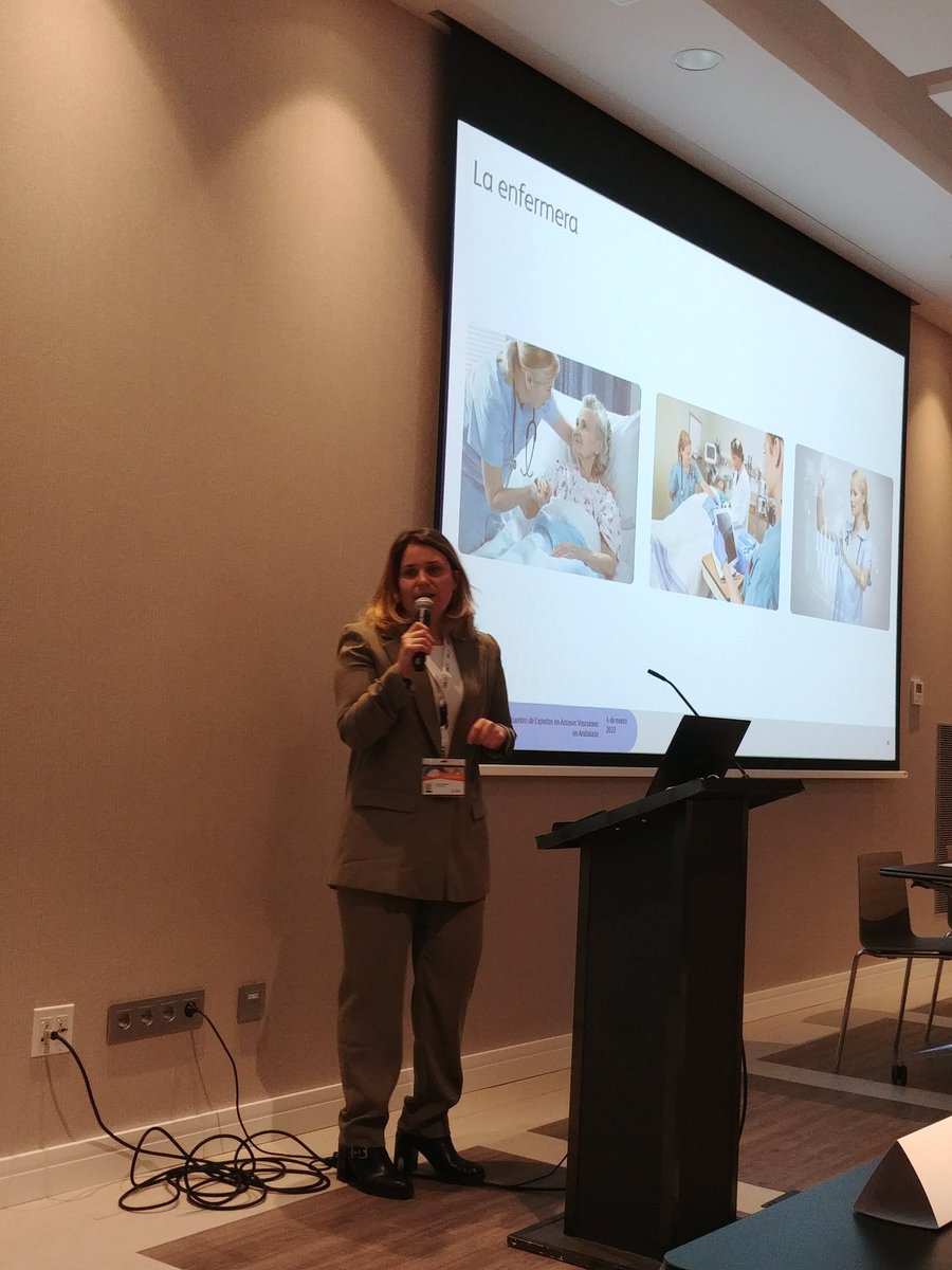 #eiavandalucia 
Marina Rodriguez dándonos claves sobre el coste de las complicaciones en el acceso vascular.