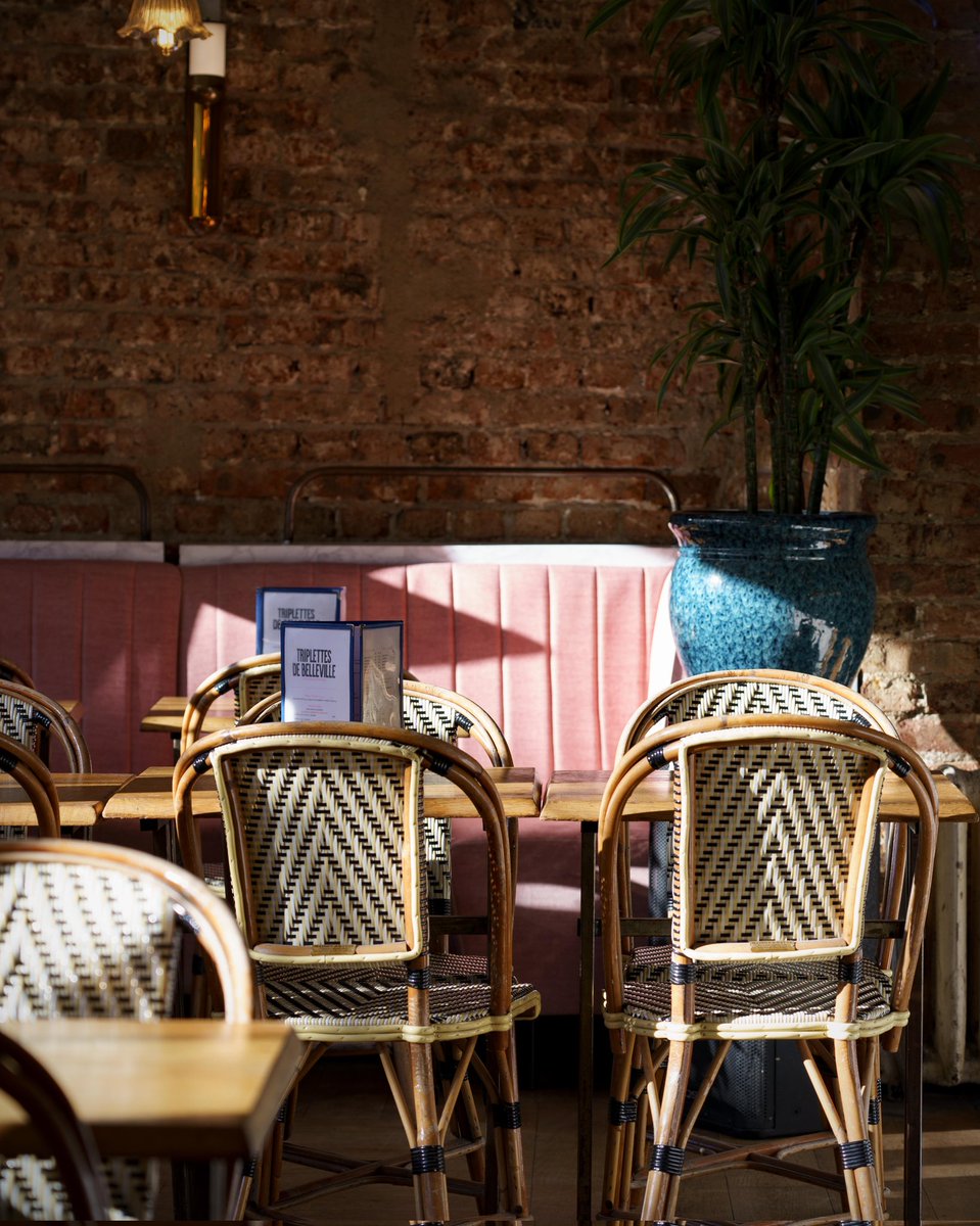 #UrbanFood 🔥
La #bonneadresse de #Belleville est celle du #bar #restaurant Les Triplettes de Belleville ! 😍🤗
Une bulle rose, où l'on prend le temps de 🥂 et 🍴 à n'importe quelle heure et toujours en mode #goodvibesonly ! 💗
📍 102 Bld de Belleville #paris20 
#TendancesFood