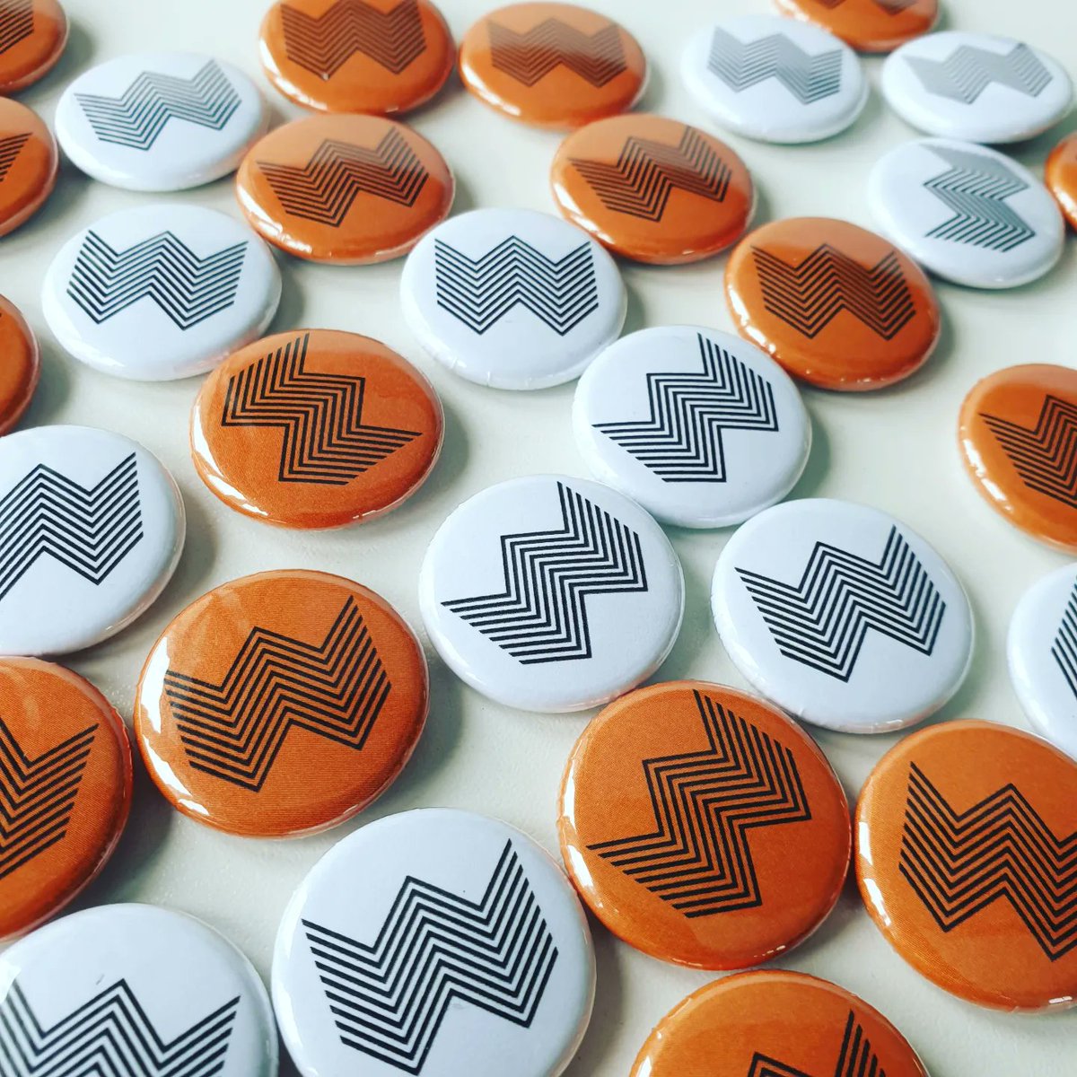 wlvsoci's tweet photo. Our new SoA pin badges have landed!
🟠 or ⚪ ?
#pins #pinbadges #badges #mywlvsoa #wlvsoa #wolverhamptonschoolofart https://t.co/ioWupaoVrp