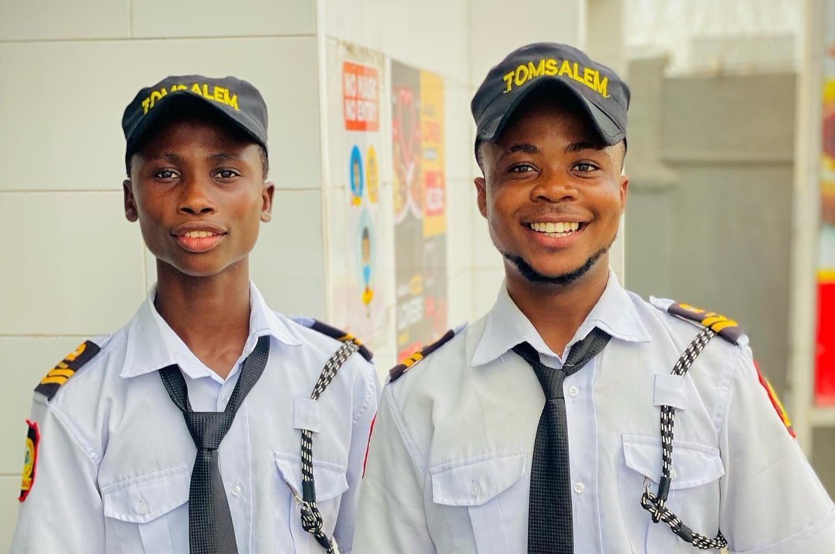 legitngnews's tweet photo. Grace has a way of finding the pure-hearted!
Help is underway for the two security men who were sacked for dancing at the doorpost.
📸: @happie_boys1 (Instagram)
#legitng #legitposts #legitnews #fridaygoodness https://t.co/FBAZTkTUM8