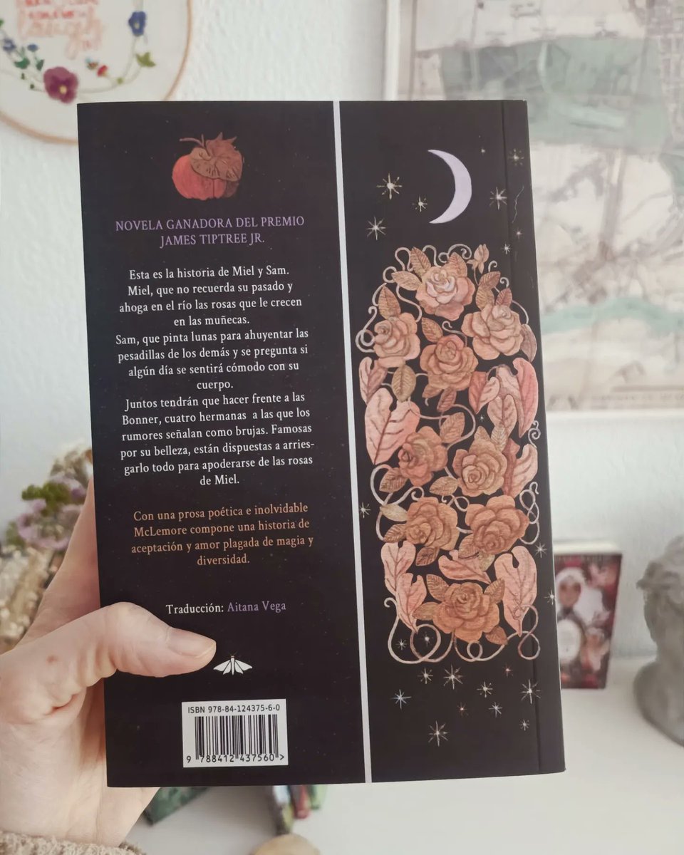 DuermevelaEd's tweet image. ✨Ya está disponible la PREVENTA de «Cuando la luna era nuestra» de Anna-Marie McLemore✨ @LaAnnaMarie

👉duermevelaediciones.es/product/cuando…

💜Con la Preventa:

✨ 5% de descuento
✨Envío gratuito a península 
✨Regalo de marcapáginas y postal
✨Detalle especial para los primeros envíos