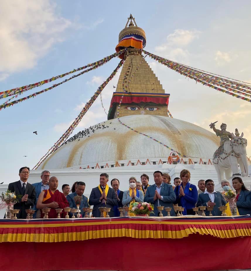 AusAmbNP's tweet image. Standing in solidarity with 🇺🇦 at Boudhanath yesterday, with representatives of 🇺🇸 🇬🇧 🇯🇵 🇰🇷 🇨🇭 🇪🇺 🇩🇪 🇳🇴 🇳🇿 
🇱🇻 🇺🇳. Prayers for peace. 🇦🇺 condemns Russia’s unprovoked attack on 🇺🇦 and its people. #UnitedWithUkraine