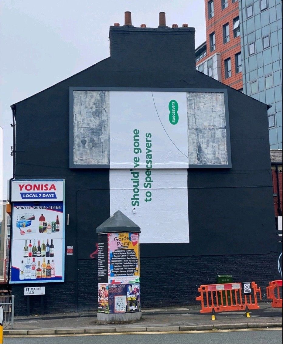 famouscampaigns's tweet image. Specsavers - genius brand theatre in the wild 👏