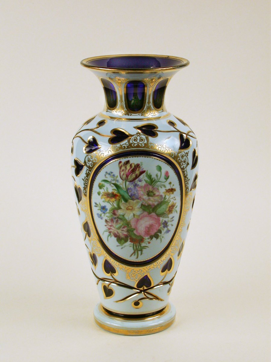 Приятная новость, которую мы ждали более года. Более 40 экспонатов из коллекции нашего филиала, никольского музея стекла и хрусталя зарегистрированны на федеральном портале 'Артефакт'. Теперь, с ними, как и с 40ка шедеврами из коллекции галереи  могут ознакомится сотни тыс людей