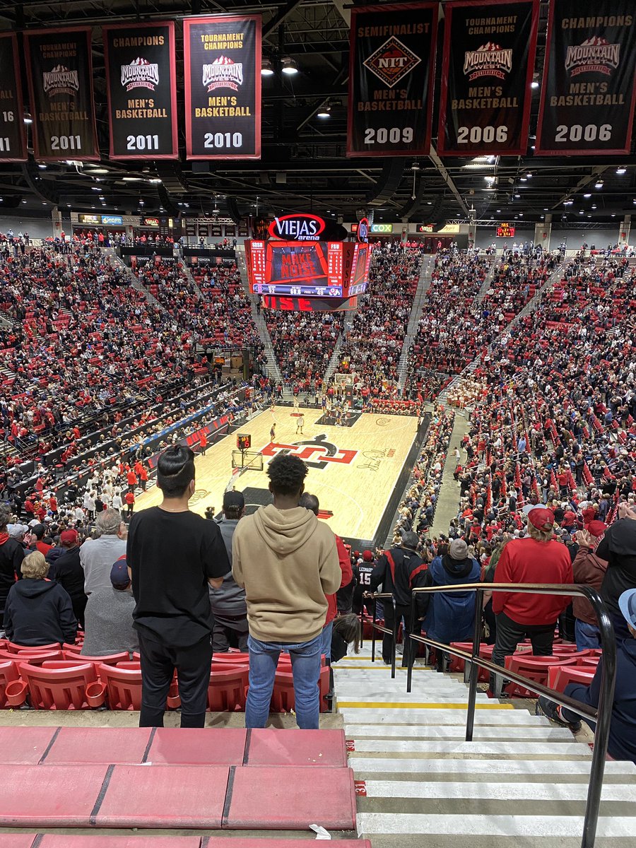 RyanMurphy7677's tweet photo. Real close game. SDSU leads 52-51 with 41 seconds left in the second. Both teams struggling to find consistent offense. #sdsujms416 https://t.co/mXme9KBPFi