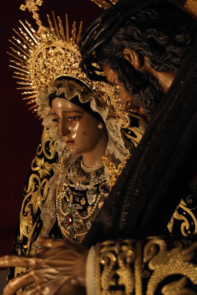 Hermandad Nueva Esperanza on Twitter: "VÍA CRUCIS | Séptima Estación “Jesús  encuentra a María, su Santísima Madre” 📷 @se_fotografia #cofradíasMLG  Agradecimientos a @CarmenDoloroso por la cesión del manto para Ma Stma de