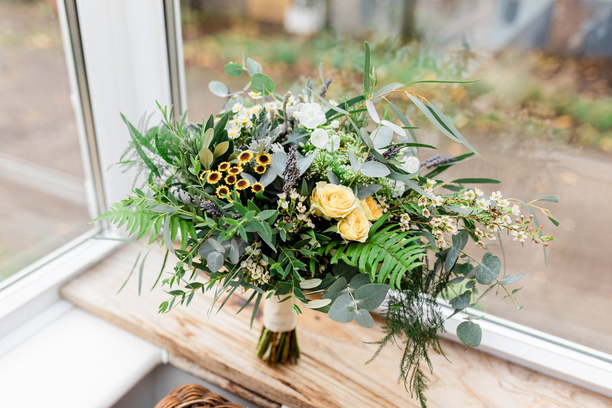 Look at this beautiful bouquet from the very talented @divineflowerscrediton thank you so much 
Photography by @tarastattonphotography