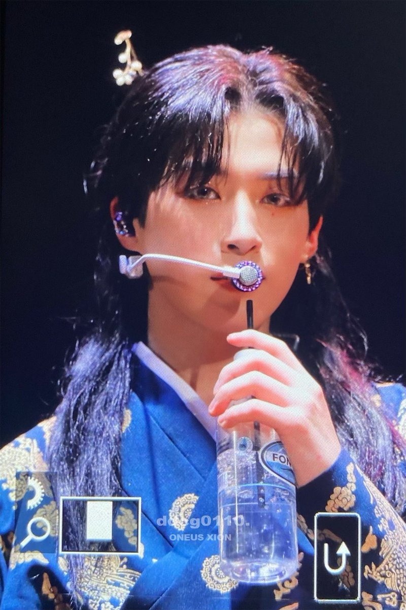 ddcg0110's tweet photo. #손동주 #시온 #XION #シオン
#원어스 #ONEUS #ワンアス
220303 BLOOD MOON in LAWRENCE

비녀에 큐빅까지 하는 천재아이돌 손시온 https://t.co/dAb5UktP0K