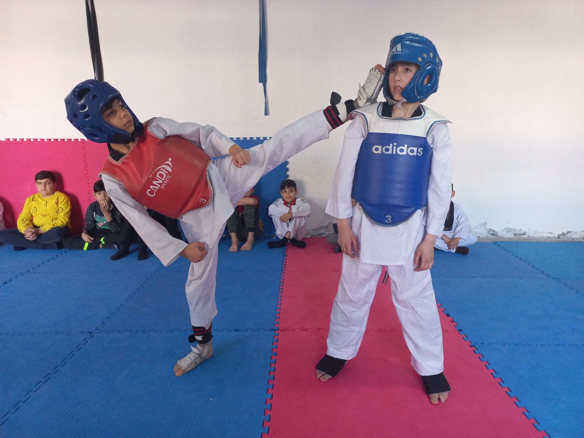 ucar_si's tweet photo. 🤼🤸♂️🏋️♂️🤾♂️⚽️🏓 "İdmanda bir gün" adlı layihə çərçivəsində rayonumuzda idmanla məşğul olanlar haqqında növbəti paylaşım...
✅ İdman növü: Taekvondo
🥋 Məşqçi-müəllim: Famil Rüstəmov
📌 Yer: Taekvondo idman zalı
#Gənclərİdman #İdmanHəftəsi2022 #Azərbaycanİdmanı #AZEsport #MysAz https://t.co/H2D4akNuHs