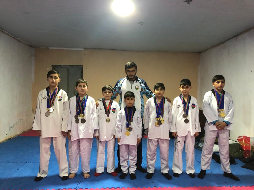 ucar_si's tweet photo. 🤼🤸♂️🏋️♂️🤾♂️⚽️🏓 "İdmanda bir gün" adlı layihə çərçivəsində rayonumuzda idmanla məşğul olanlar haqqında növbəti paylaşım...
✅ İdman növü: Taekvondo
🥋 Məşqçi-müəllim: Famil Rüstəmov
📌 Yer: Taekvondo idman zalı
#Gənclərİdman #İdmanHəftəsi2022 #Azərbaycanİdmanı #AZEsport #MysAz https://t.co/H2D4akNuHs