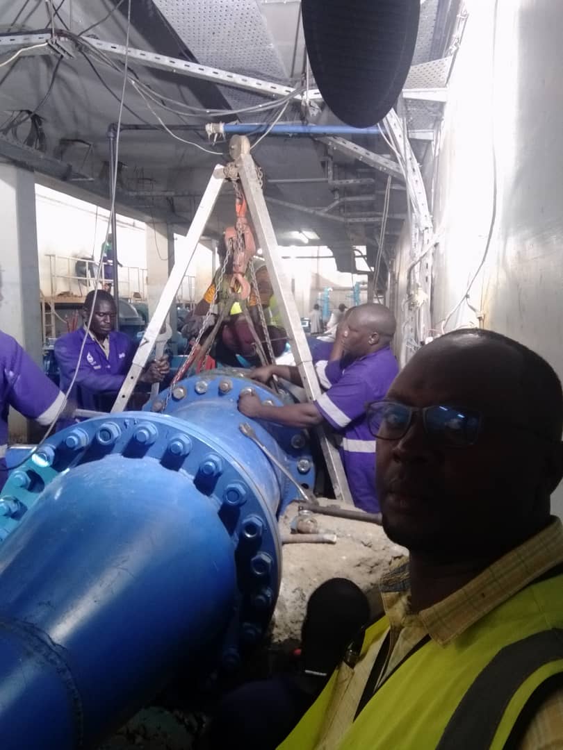 NWSCKampalaGM's tweet photo. Our gallant @nwscug team worked through the night and is still in ground to finalize repair works at Gaba3. 
Our commitment is total.
We have the tools and the man power to see this through. 💪🏾
All inconveniences are regretted.
@NWSCMD 
#Waterman #KlaWater https://t.co/fVb2EXmsI3