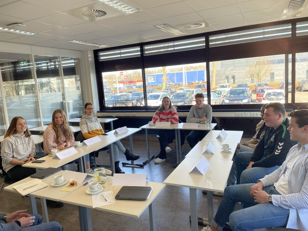 TheoRietkerk's tweet photo. Werkbezoek CvB @Landstede aan studenten, docenten, medewerkers en teamleiders van de opleiding #SportenBewegen @LandstedeMBO over de mooie opleiding, behoefte aan ontmoeten (excursies/kampen) en investeren in medewerkers en leren van de “Corona”periode. #topopleiding #ontwikkelen https://t.co/J8nTM0IIvF