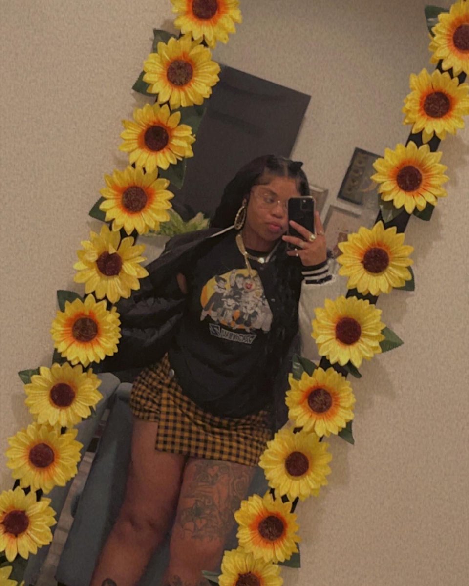 chunkygrigagyal's tweet photo. Good Girl Out The Hood But She Still Hood ๐
ฑ๏ธTEAM โค๏ธ #WATTSCA https://t.co/hC3wj7JKPd