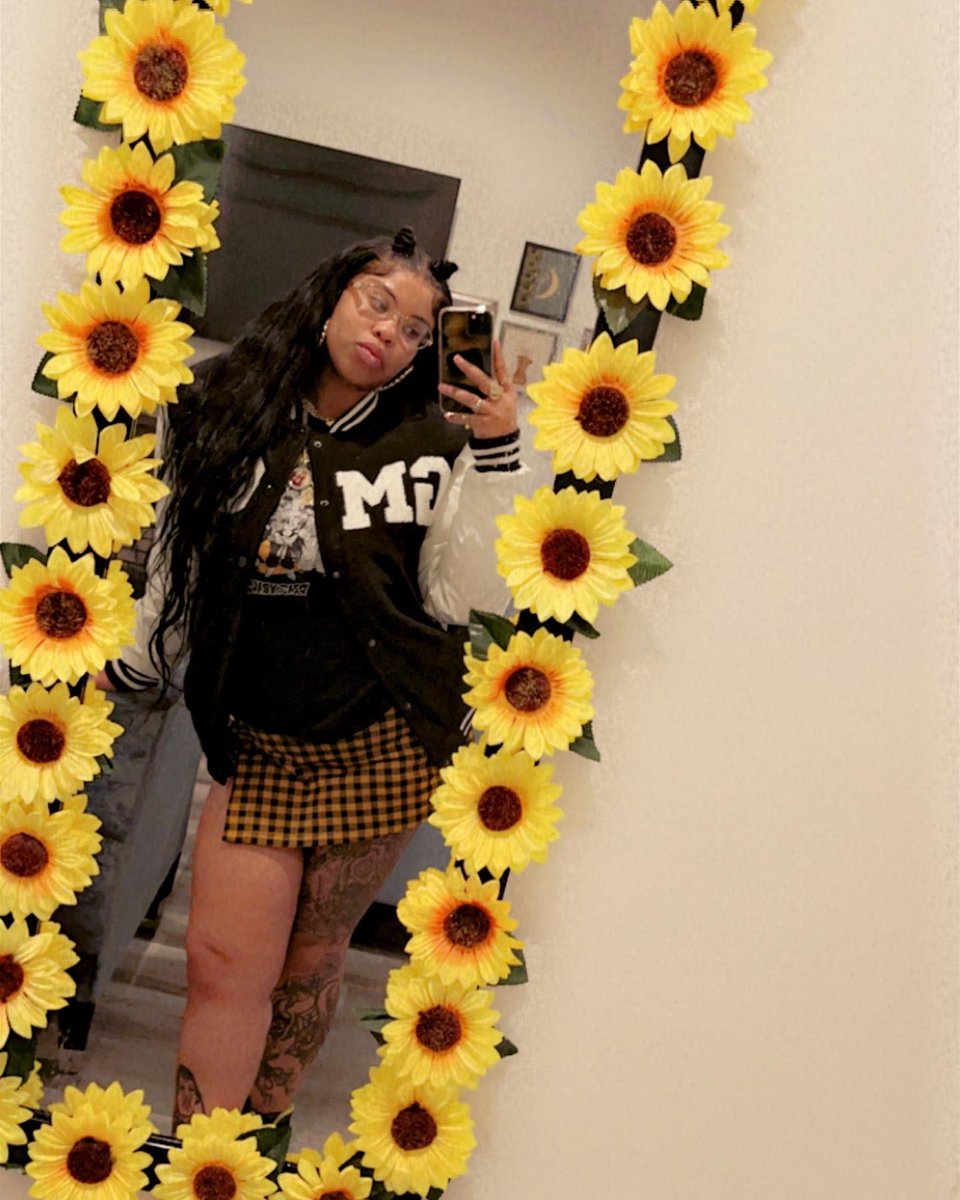 chunkygrigagyal's tweet photo. Good Girl Out The Hood But She Still Hood ๐
ฑ๏ธTEAM โค๏ธ #WATTSCA https://t.co/hC3wj7JKPd