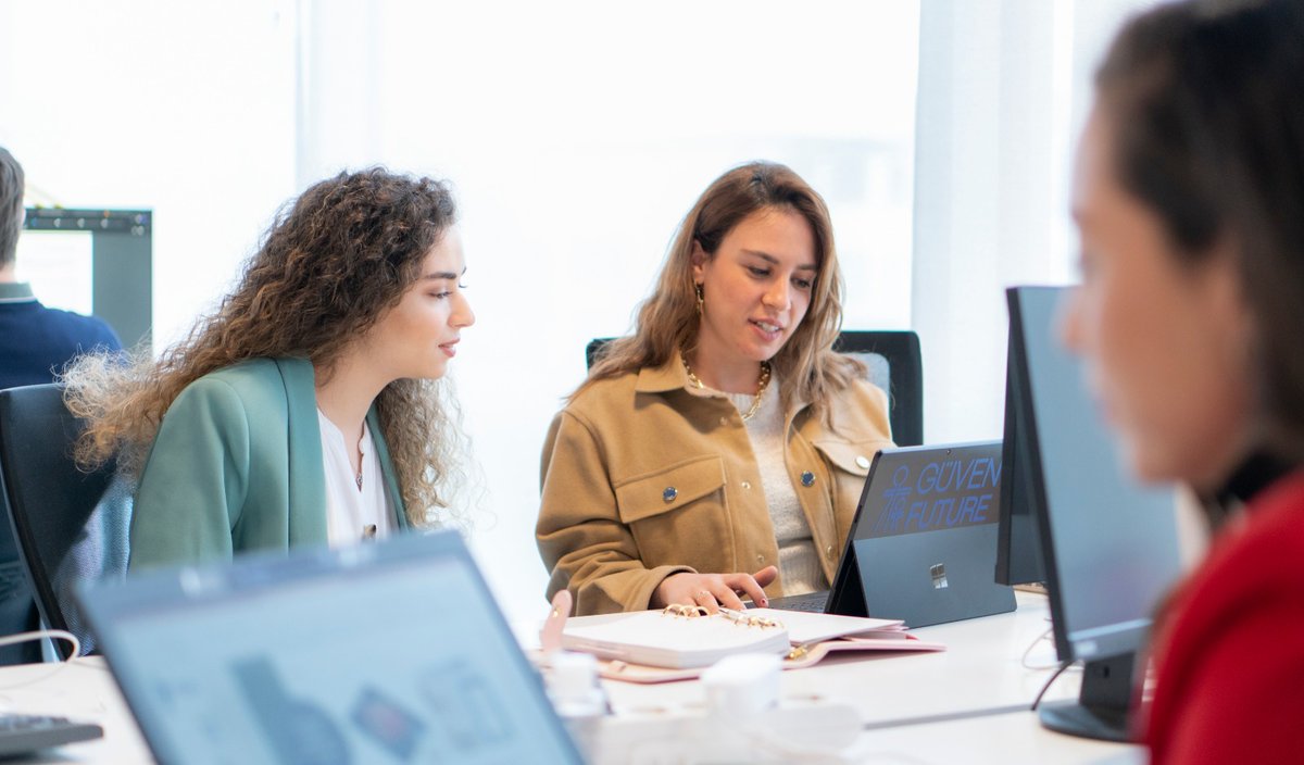 Sağlık sektöründe dijital dönüşüme ve yaratacağı olumlu etkilere inanan yenilikçileriz.

#guvenfuture #guvenfutureteam #guvenfutureoffice #dijitalsağlık #digitalhealth #technology