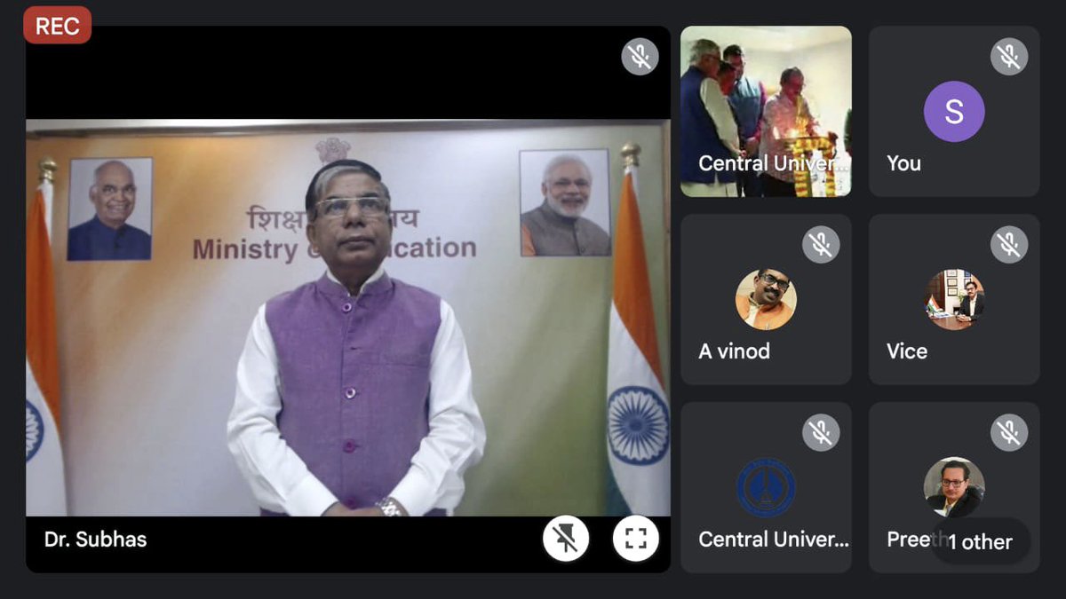 Drsubhassarkar's tweet photo. Addressed the Round Table Conference on STRATEGISING NEP 2020 IMPLEMENTATION: THE WAY FORWARD, by Central University Kerala.

Also, Inaugurated the Aravalli Center for Health and Medical Services.

Good wishes to the organisers for future endeavours.
@EduMinOfIndia https://t.co/wsRY4z822d