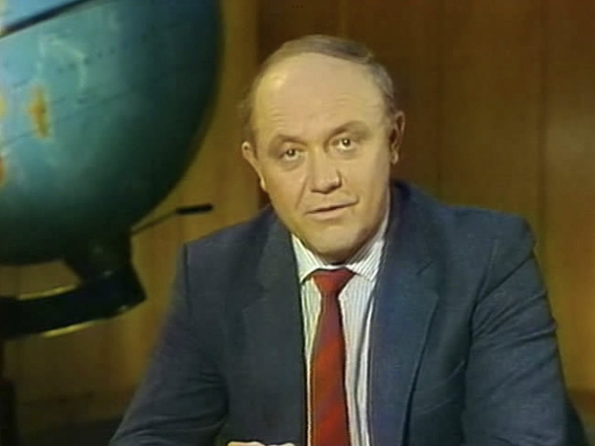 4 Марта 1937 года родился известный путешественник, учёный, бессменный ведущий программы «Клуб путешественников» - Юрий Сенкевич. Умер Юрий Александрович в 2003 году. Светлая память. 🙏💐