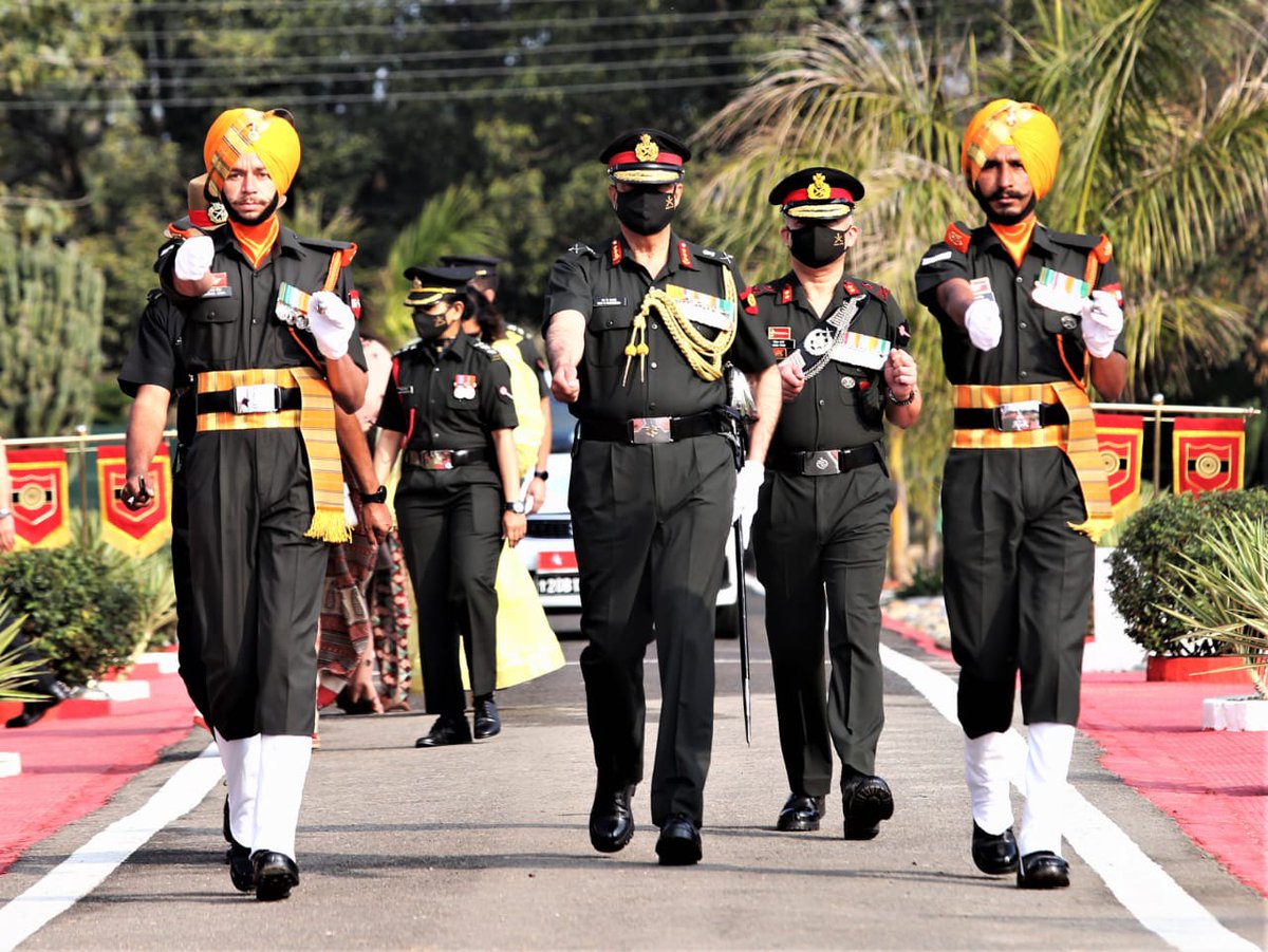 prodefencejammu's tweet photo. Lt Gen Nav K Khanduri,
#ArmyCdrWesternComd
reviews the Guard of honour during #WesternComd #InvestitureCeremony at Mamun Mil Station on 04 Mar 2022.

@SpokespersonMoD
@adgpi @PIB_India @ANI 
@westerncomd_IA @PIBChandigarh https://t.co/a6ODwopCQG