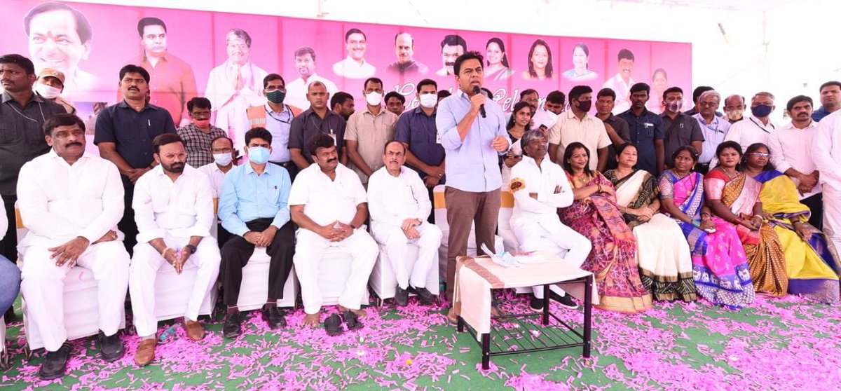 KTR_News's tweet photo. సికింద్రాబాద్ తుకారాం గేట్ వద్ద రూ.29.10 కోట్లతో నిర్మించిన 4 లేన్ RUB బ్రిడ్జి ను మంత్రులు @YadavTalasani @Mahmoodalitrs &amp; డిప్యూటి స్పీకర్ @TpadmaRao లతో కలిసి ప్రారంభించిన పురపాలక శాఖ మంత్రి @KTRTRS.
1/2 https://t.co/5F8XKIJTTb