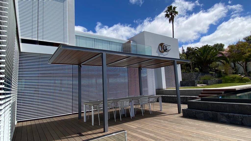 GriesserIB's tweet photo. 🏠Un orgullo haber formado parte de este proyecto ejecutado por nuestro #OficialPartner #CarpinteríaMetálicaRetamar con nuestra #persiana graduable #Solomatic® 80 Guiado Cable en uno de los 150 colores de nuestra gama estándar para gestionar el #controlsolar de esta #villa. https://t.co/qXPettPZ9m