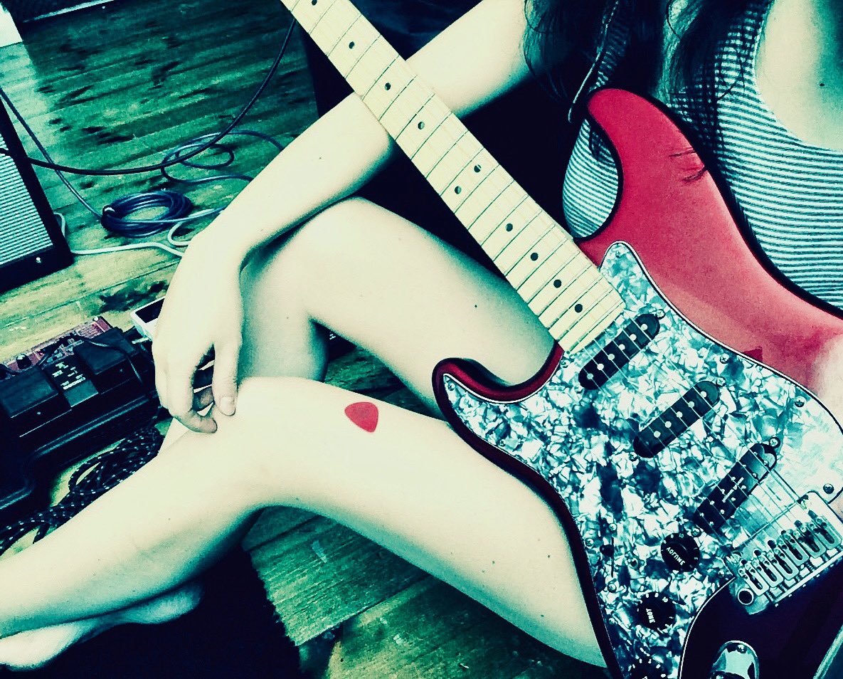 Guitarras molonas para la presentación del sábado… pop mod!!!! <a href="/minuscule605/">minuscule 605</a>