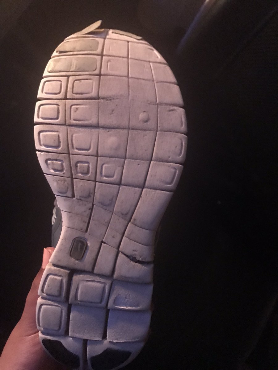 _sconsolato's tweet image. Well I guess it’s time for new running shoes. What do you do when you #underpronate on one foot, but have relatively even stride on the other? #running #treadpattern #HighArches #underpronation #WomensRunning #NikeFree