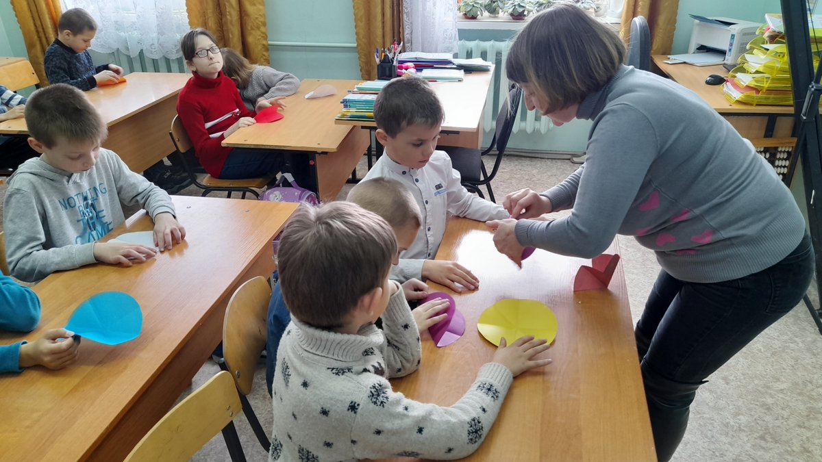 modelkultdom's tweet photo. 3 марта работниками Казацкостепского ДК с учащимися школы был проведен мастер-класс «Подарок  маме». Участникам было предложено  освоить  технику оригами  для изготовления сувениров. https://t.co/PtgmRA8jgP