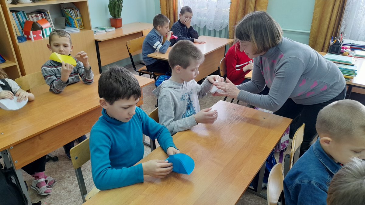 modelkultdom's tweet photo. 3 марта работниками Казацкостепского ДК с учащимися школы был проведен мастер-класс «Подарок  маме». Участникам было предложено  освоить  технику оригами  для изготовления сувениров. https://t.co/yL8SFnYjB6