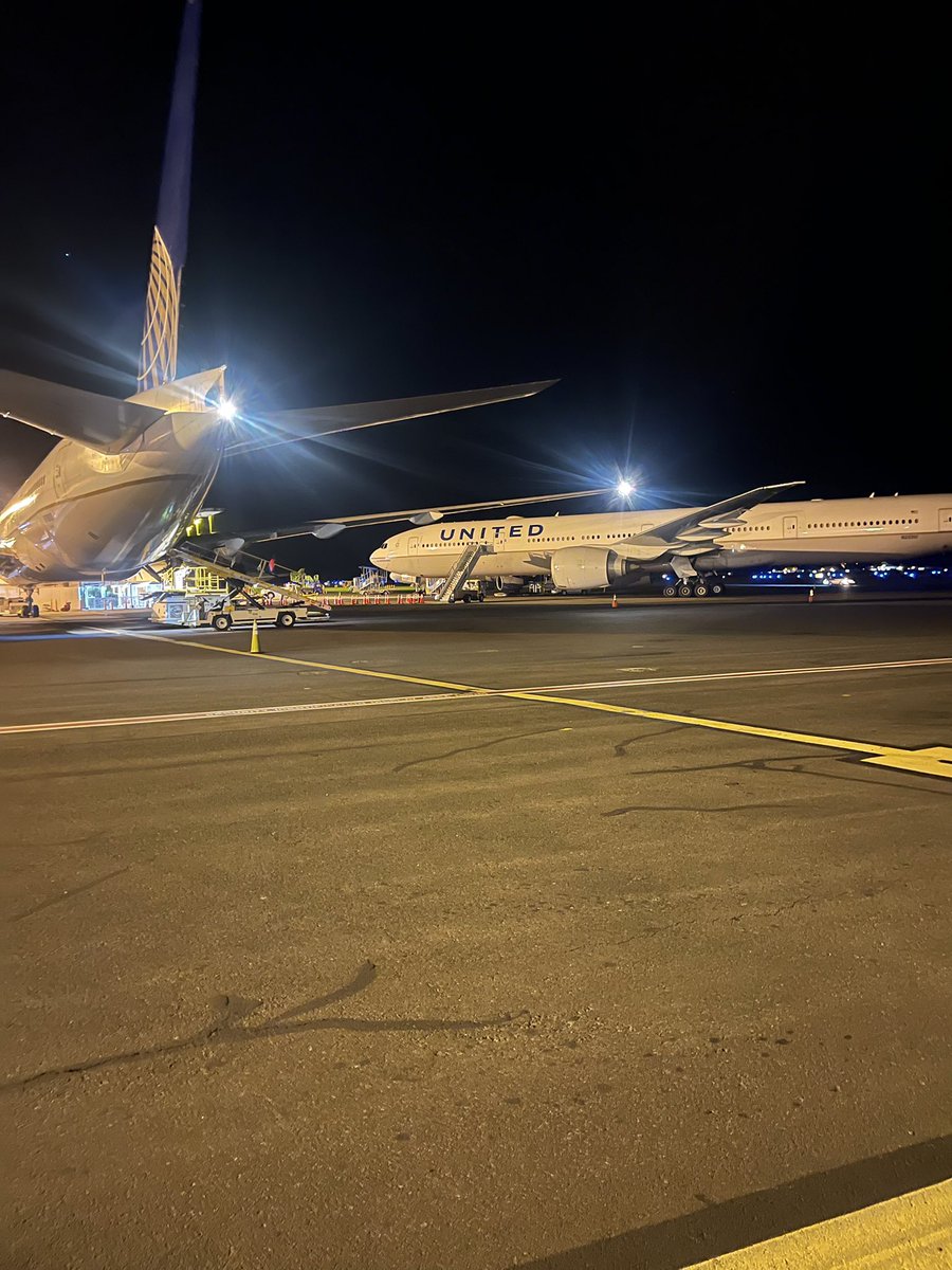 TeamKOA1's tweet photo. Night life operation. “So Proud of this Team”, says KOA GM - L. Meheula. Flight 1731 OUT: On the 💰 🤙🏼@united @DJKinzelman @GBieloszabski https://t.co/f163xixbj6