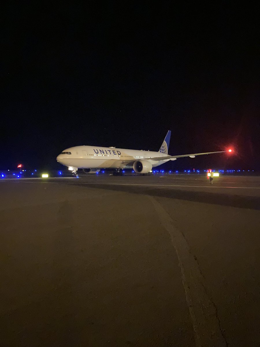 TeamKOA1's tweet photo. Night life operation. “So Proud of this Team”, says KOA GM - L. Meheula. Flight 1731 OUT: On the 💰 🤙🏼@united @DJKinzelman @GBieloszabski https://t.co/f163xixbj6