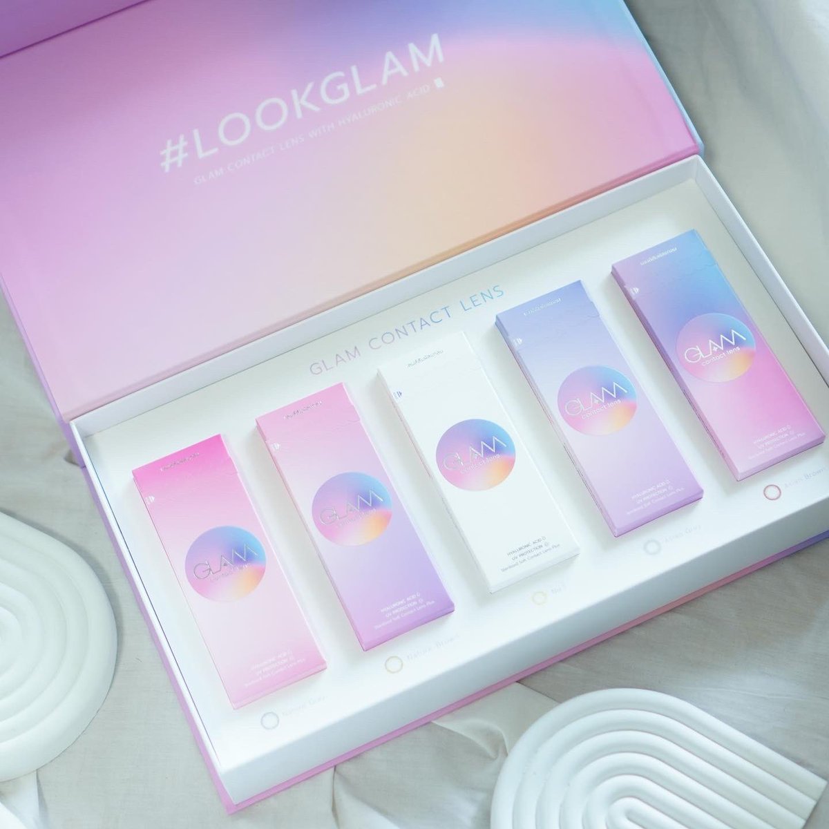 aebonglife's tweet photo. "เลนส์ไฮยาลูรอน" แบรนด์แรก แบรนด์เดียวในไทย✨GLAM CONTACTLENS 💖 เพิ่มความชุ่มชื้นให้ดวงตา ใส่แล้วสบายตามาก ทั้งวันไม่มีเคืองตา นิ่มเกือบเท่ทเลนส์ลายวันเลยนะ แต่นี่เป็นรายเดือนจ้า
เอใส่รุ่น No.1 ลายสวยไม่มีขอบ เนียนไม่หลอกตา
#ไว้รีวิวห้ามขายของโว้ยย
#Lookglam #glamcontactlens https://t.co/5xPzJR7AHi