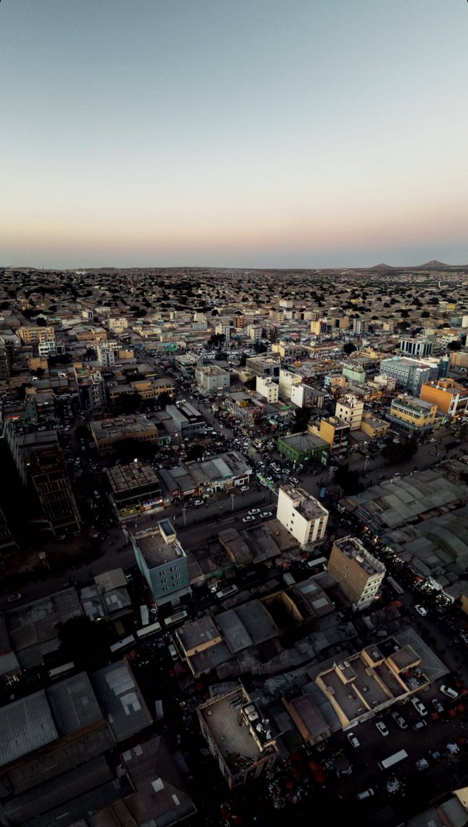 HidoAcademy's tweet photo. This is the capital city of Somaliland Hargeisa its the home of 1.7 million people the city is rapidly growing by infrastructure   economically and technologically https://t.co/dJpdmrrnOl