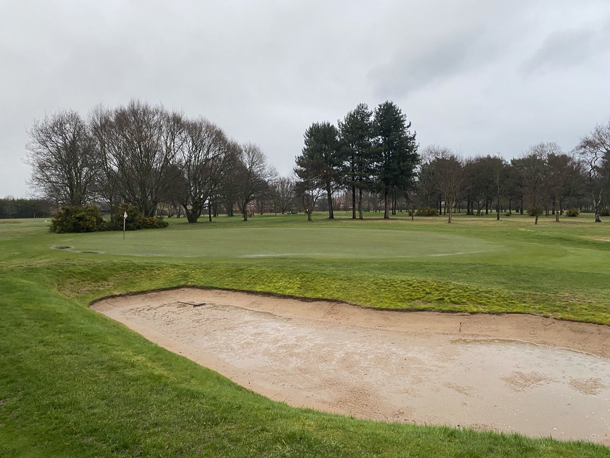 ClubWheatley's tweet photo. Not very often we close but Mother Nature has finally beat us today!  On the plus side new bunker drainage works great compared to the other pits! 👍🏻 forecast not great for next 24hrs so doesn’t look good for weekend golf unfortunately! But spring is on its way👍🏻 https://t.co/IxAOz5feMW