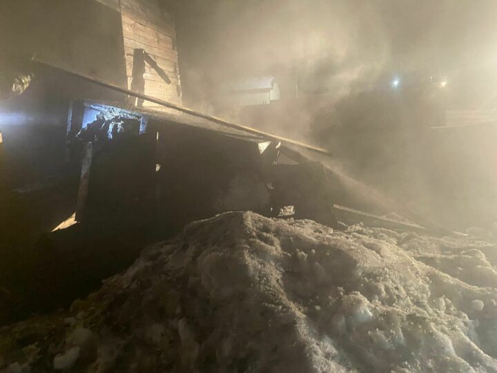 tv_chelny's tweet photo. Под Челнами в строящемся доме вспыхнул пожар

Подробнее: https://t.co/AOVrkVWLLf https://t.co/0D04Z1nS5e