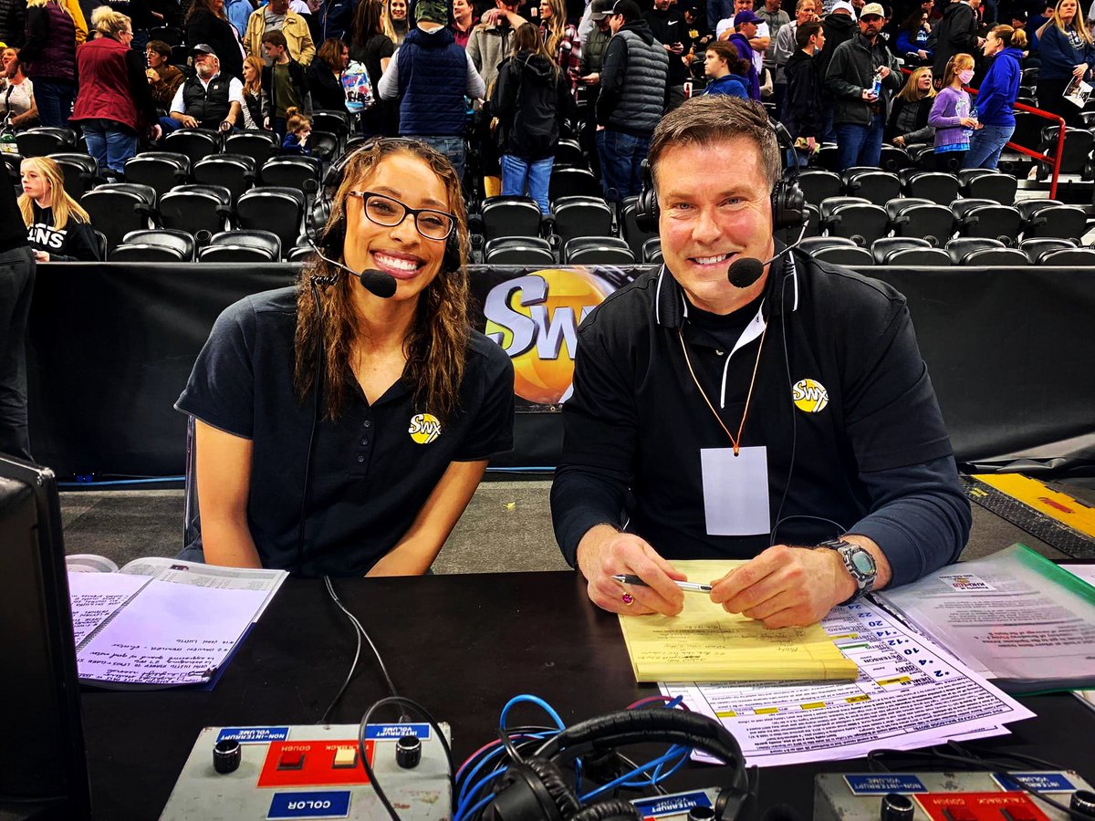 Calling State 2B Boys QFinal action w/ former Gonzaga star Shaniqua Nilles on SWX-TV. She’s a natural on TV. Move over, Maria Taylor! <a href="/wiaawa/">WIAA</a> @SWXRightNow @SpokaneArena