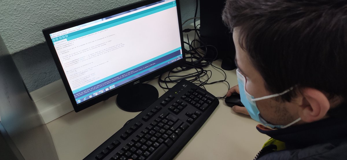 artelectricidea's tweet photo. Trabajando los restos de @AstiChallenge de @AstiFoundation.
En @SMNSJA desarrollamos en equipo el laberinto, el sigue líneas y el arduino de nuestro robot. #AstiChallenge2022 #AstiRoboticsChallenge #Robótica #Educación https://t.co/pNOKt9Dvri