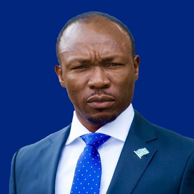 DssAgovc's tweet photo. "l am a war time leader. Commit &amp; let's mobilise 100.000 bullets
Two commitments of 550 bullets already. We must sustain the continuous injection of materials to our defense &amp; liberation forces.
CASHAPP NUMBER : 682 217 5006. GIVE ONLINE :https://t.co/eWErcHafPW"
@BiafranTweets https://t.co/FSaLG3qlqa