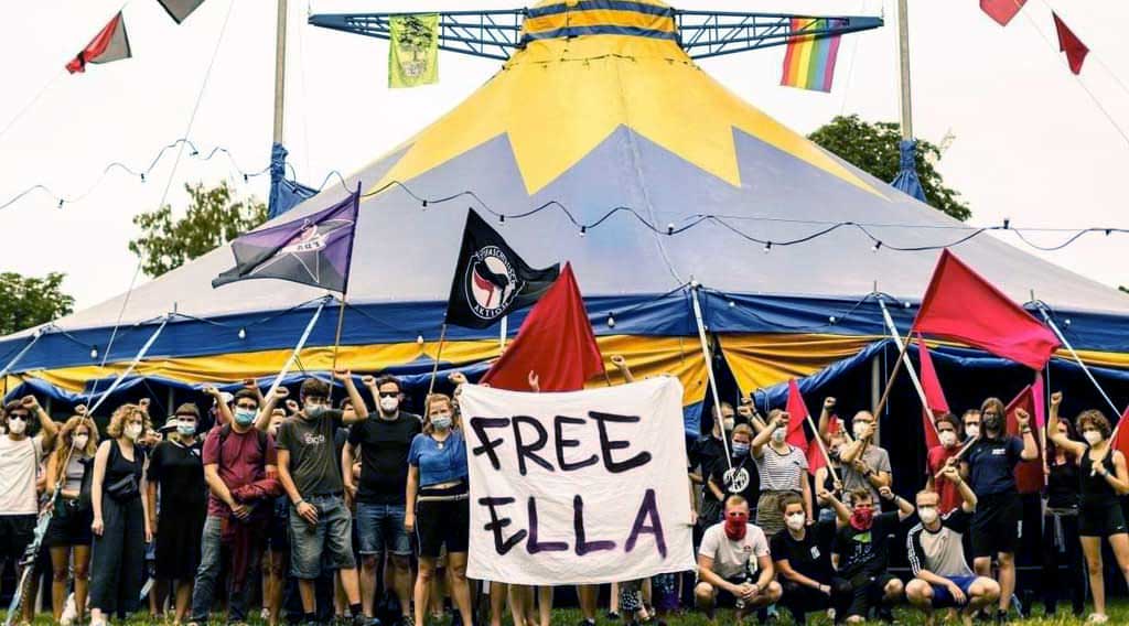 RoteHilfeeV's tweet photo. Trotz offenkundiger Lügen der Polizei wird #FreeElla weiter im Knast gehalten, da das Gericht den Antrag auf Haftentlassung verschleppt. Ella kämpft jetzt mit einem befristeten Hungerstreik für ihre Freilassung und für eine Gesellschaft ohne Unterdrückung. https://t.co/V7lRkH0J6Y https://t.co/vp4tHqoRJi